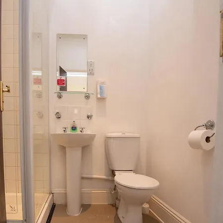 Oyo The White Hart Hotell 3*