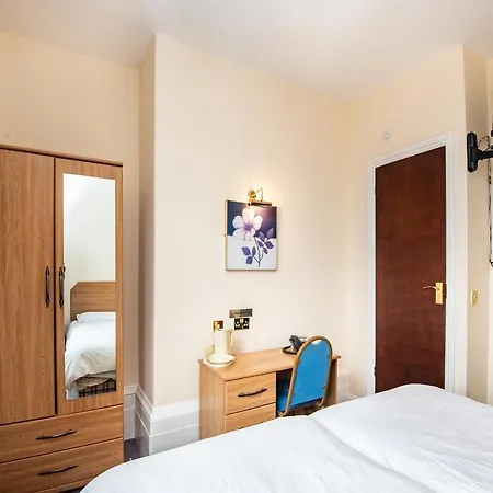 Oyo The White Hart Hotell 3*